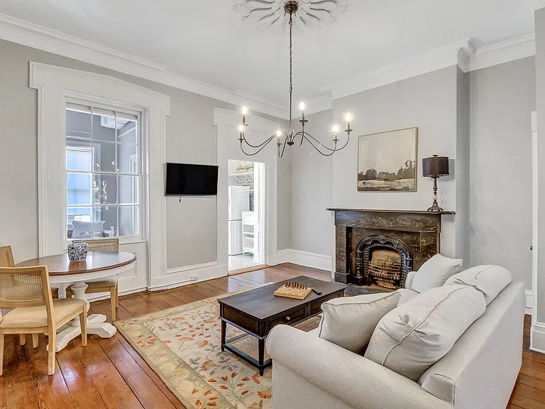 203 E York St #1 — Photo 2