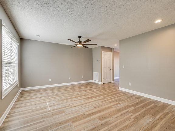 5th image of 1809 Lakeview Dr #7