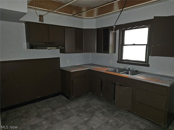 5th image of 3952 E 74th St