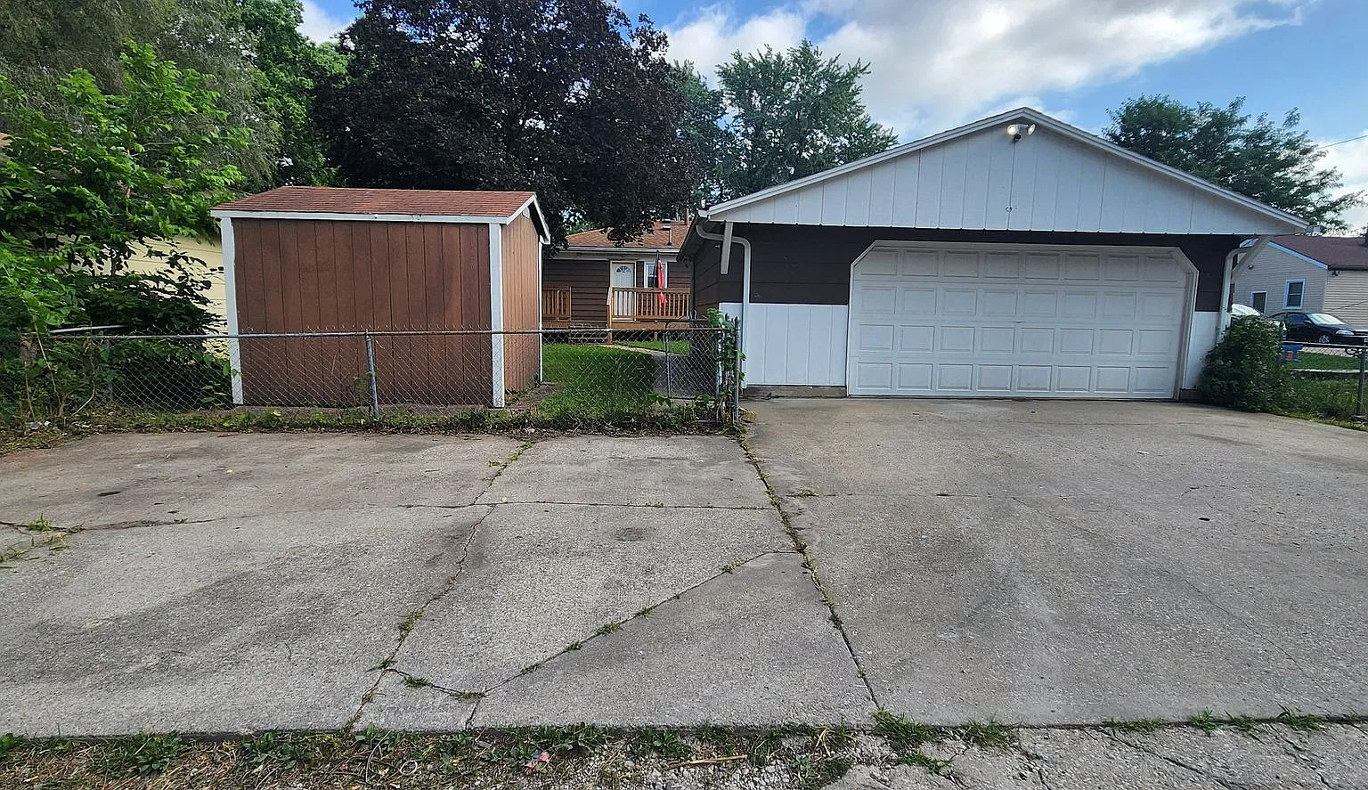 Move In Special! Beautiful 4 Bedroom, 2 Bathroom Home With Garage, Shed, Deck, And Fenced Yard! — Photo 2