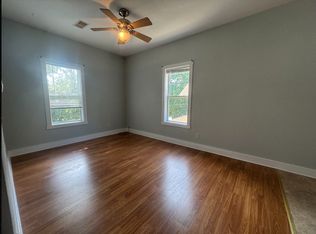 907 W 3rd St #B, Dixon, IL 61021