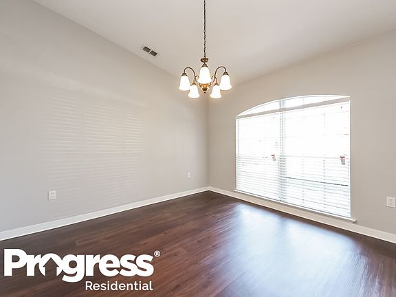 5th image of 2117 The Oaks Blvd