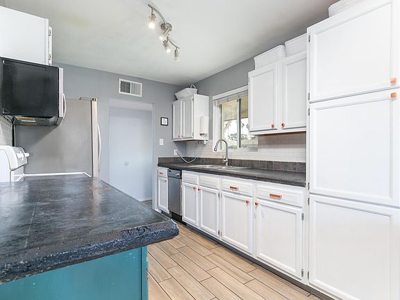3rd image of 4820 E Avalon Dr