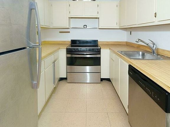 5th image of 402 E 90th St APT 4F