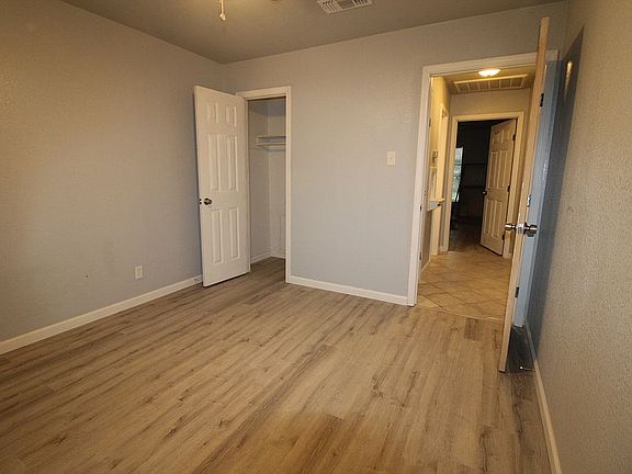 3rd image of 1613 Poage Ave