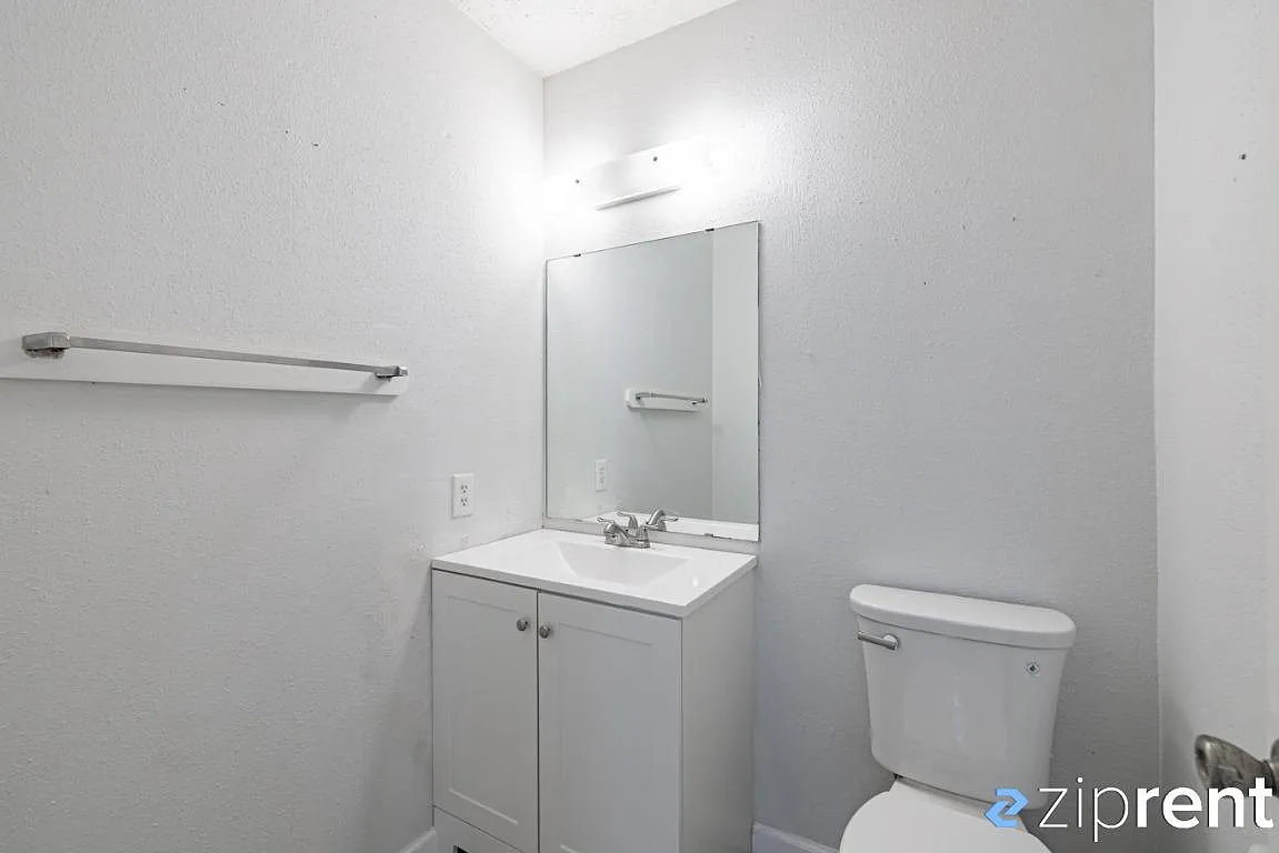 2 bed, 2.5 bath, 1250 sqft, $1,100 — Photo 4