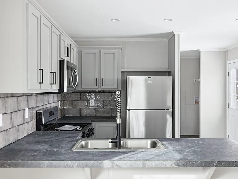 540 Everett St #1 — Photo 6