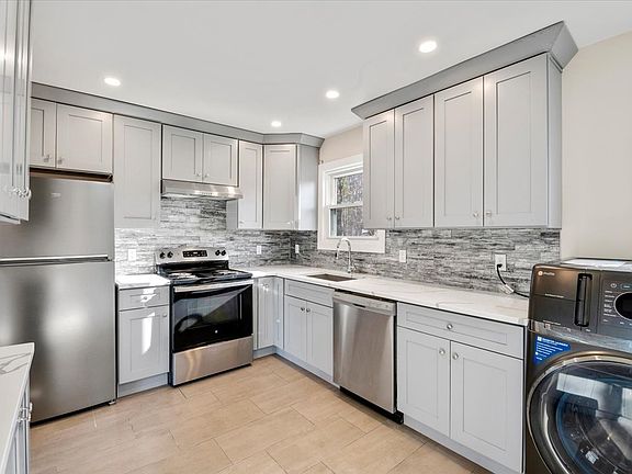 2nd image of 22 Amityville Rd Floor 2