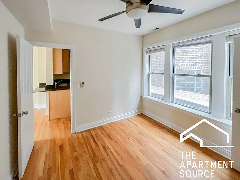 1214 W Waveland Ave #1 — Photo 5