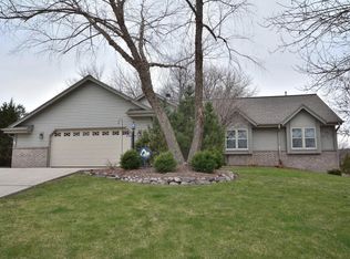 W170N10303 Larkspur Ln, Germantown, WI 53022