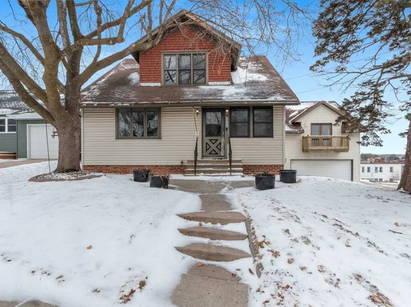 220 Green Bay Rd, Denmark, WI 54208