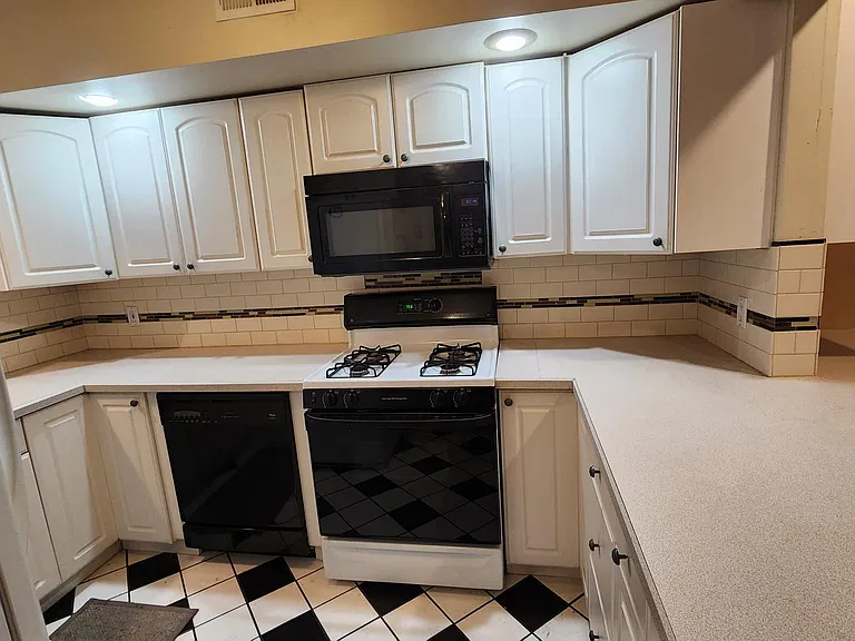 17 King Charles Ct — Photo 10