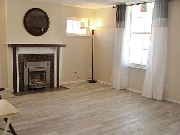 3rd image of 1019 Brown St #B