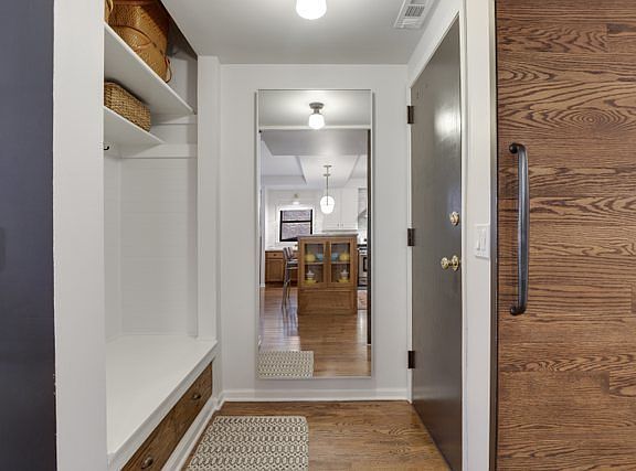3rd image of 839 W Ainslie St APT 1