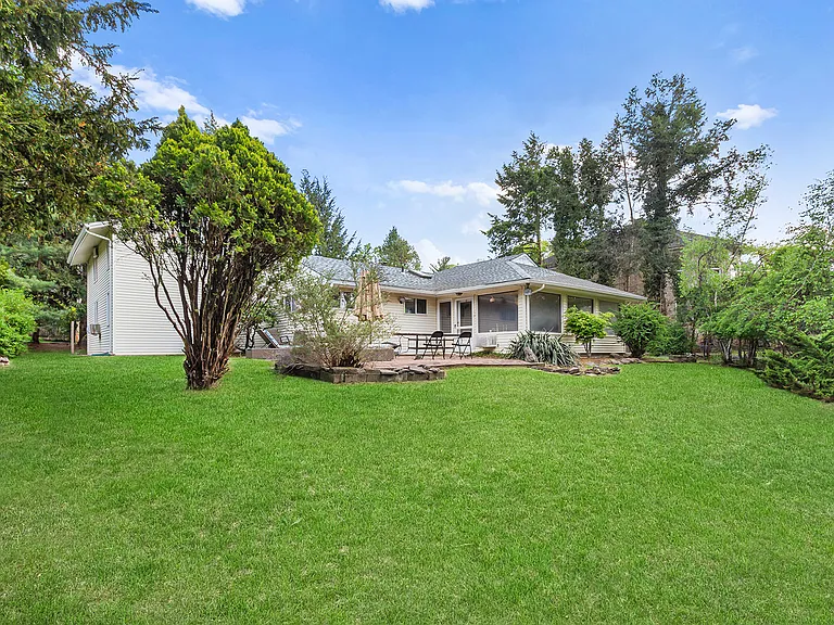 8 Halsey Ln — Photo 17