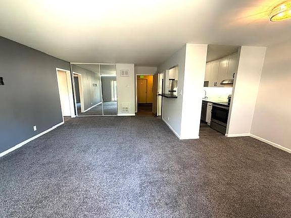 5th image of 928 Peninsula Ave APT 201