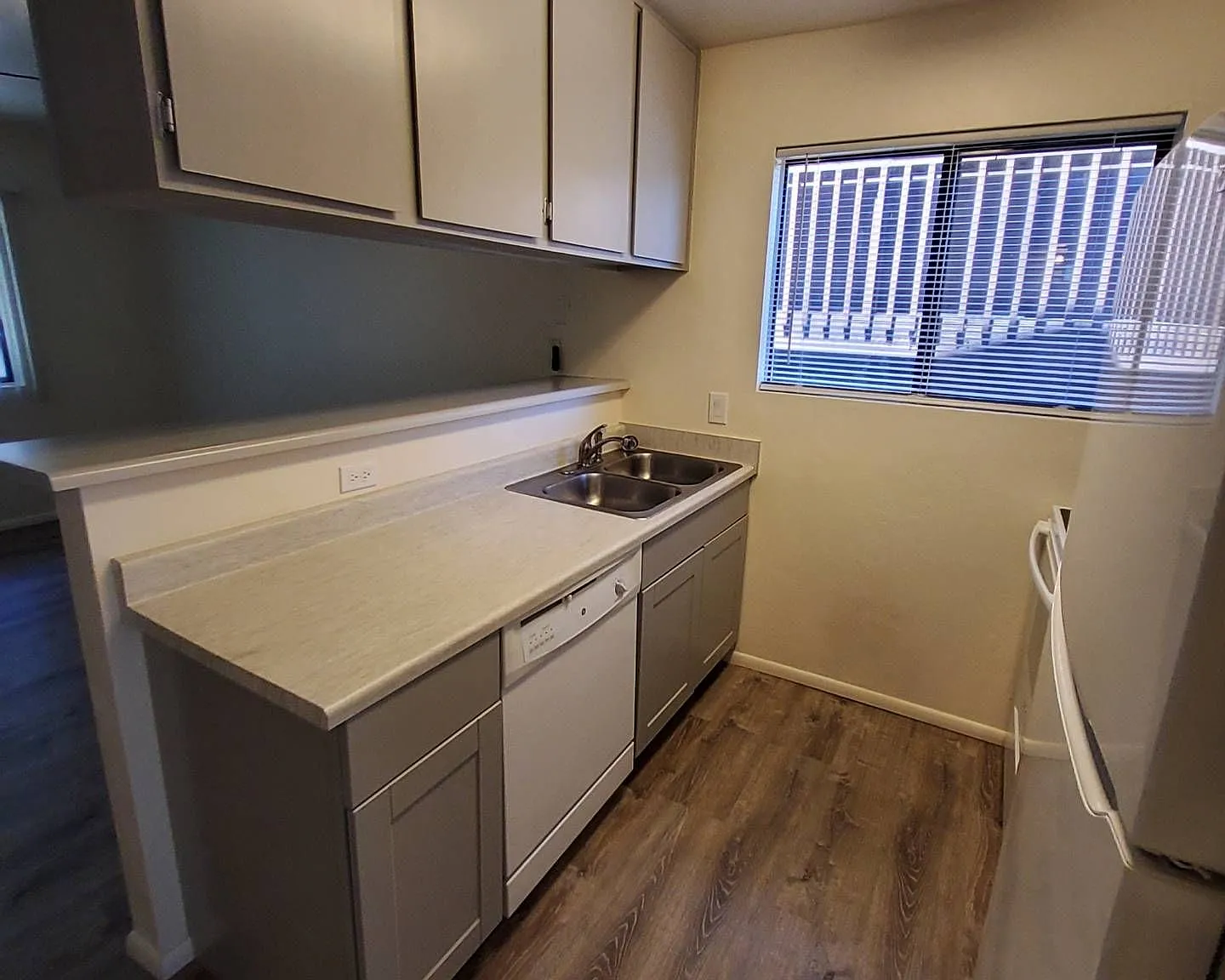 Creekside Apartments — Photo 3