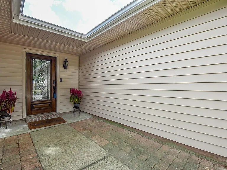 2722 Amaranth Dr — Photo 3