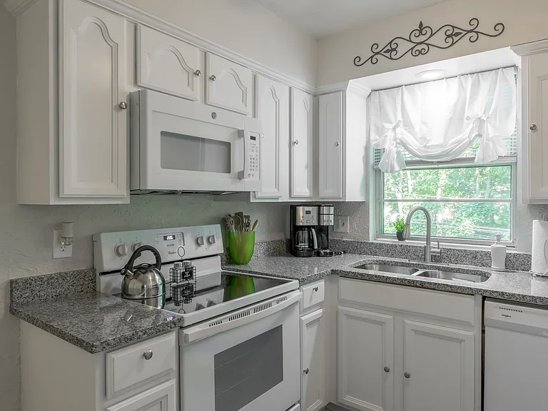 5221 N Central St — Photo 14