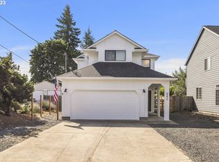 880 SE Locust St, Dundee, OR 97115