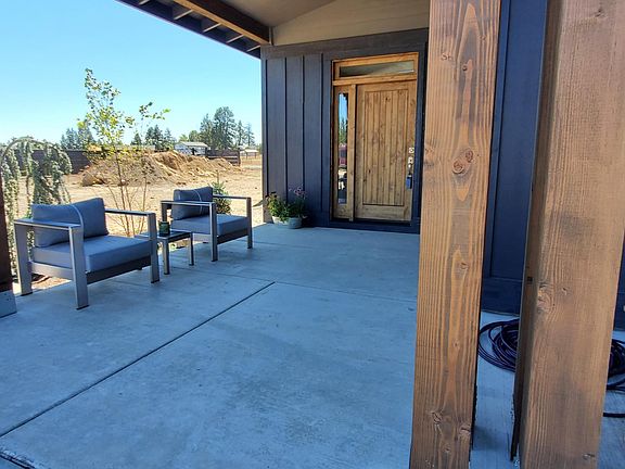 5th image of 431 E Diamond Peak Ave