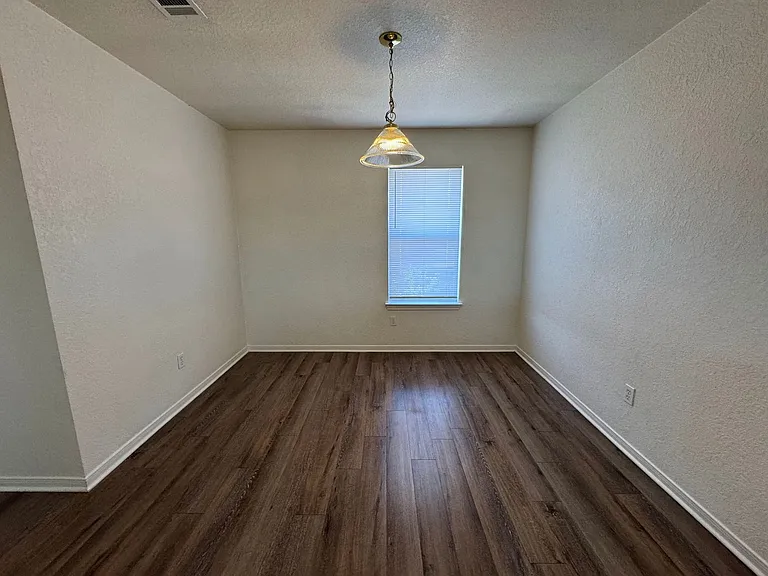1606 Dugger Cir #C — Photo 9