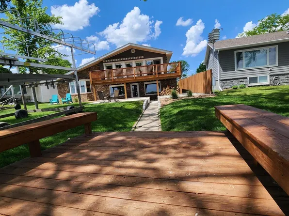 992 Sunset Dr, Watertown, SD 57201