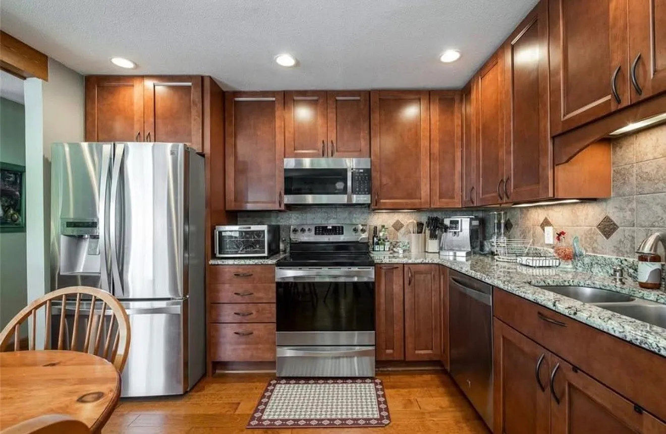 2 bed, 864 sqft, $2,600 — Photo 2