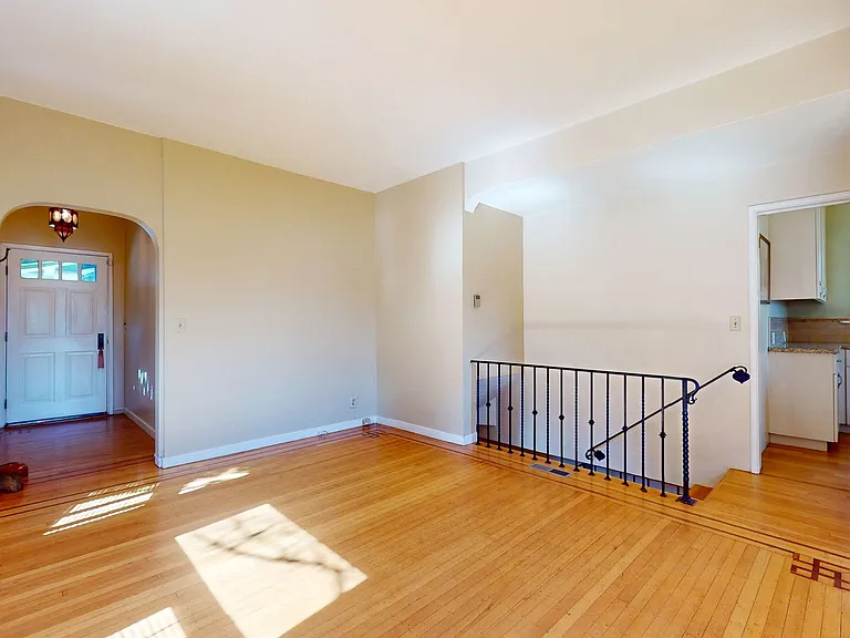 420 Lester Ave — Photo 7
