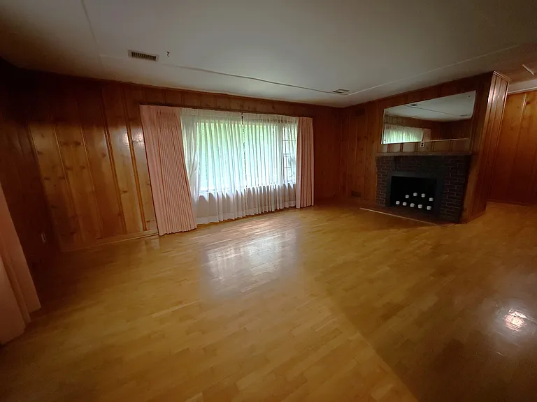 842 Burnett Station Rd — Photo 7