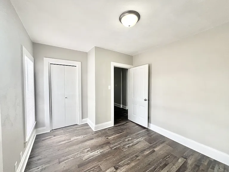 921 W Grand Ave — Photo 24