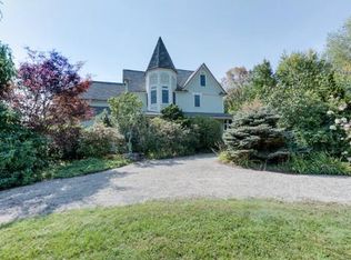 1109 Dunhamtown Rd, Brimfield, MA 01010