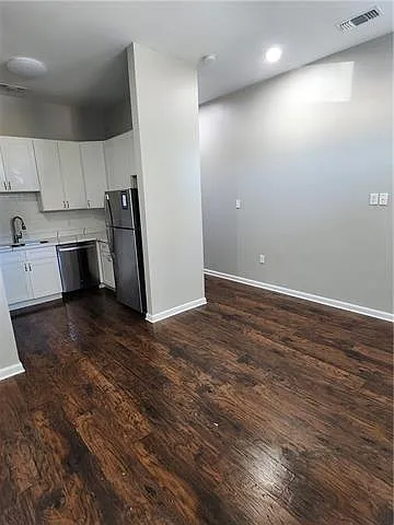 2522 N Galvez St — Photo 9