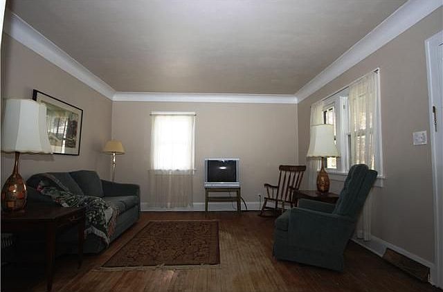 2nd image of 2105 Wychwood Rd