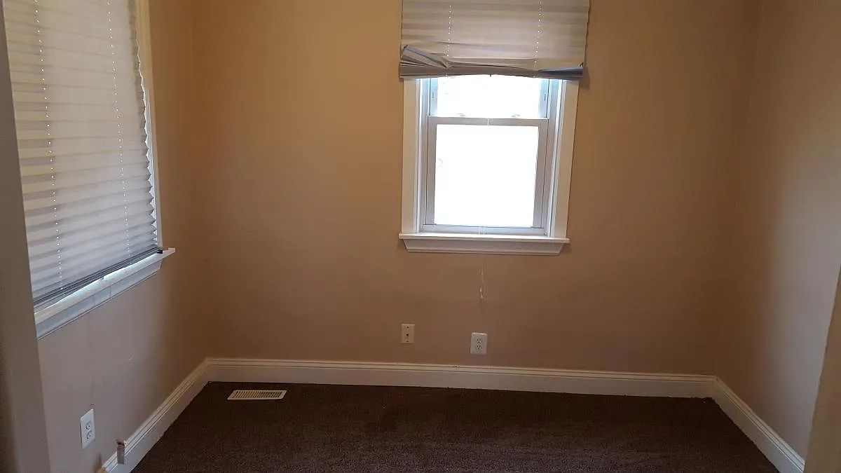 2 bed, 700 sqft, $1,050 — Photo 2