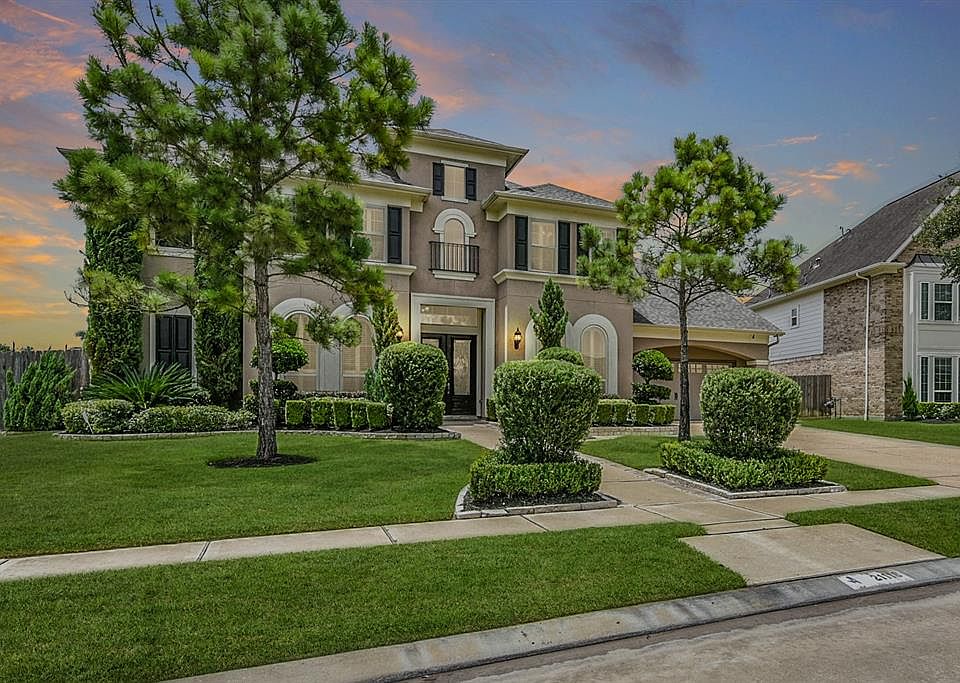 Welcome to 21118 Kelliwood Park Lane.