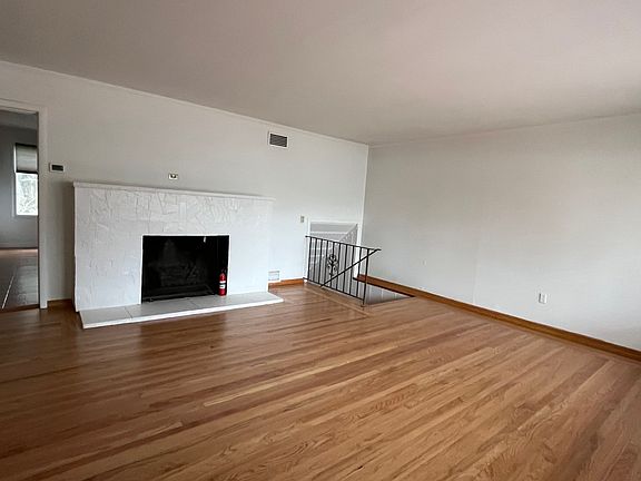 5th image of 22663 Wildwood St