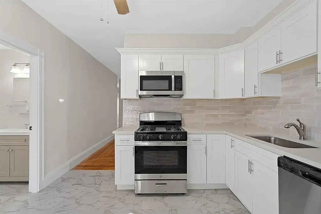 Building Photo - 21 1/2 Mount Vernon St #2