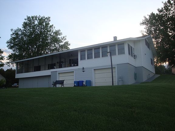 3rd image of 2 Circle Dr