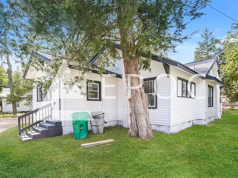 1010 Gordon St — Photo 13