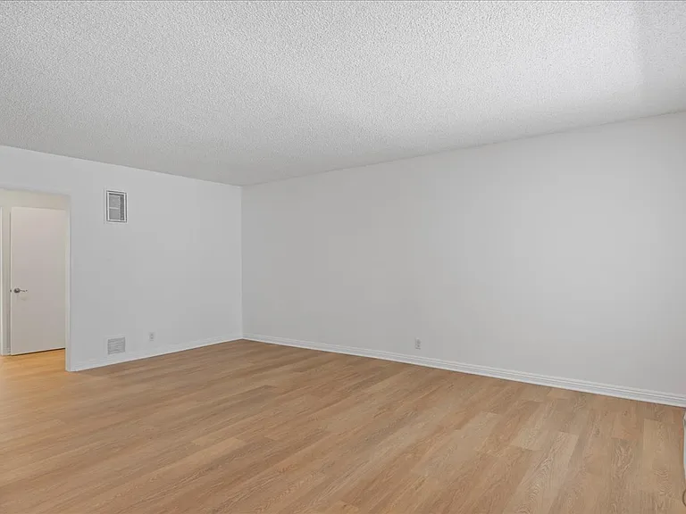 135 S Belmont St #1 — Photo 22