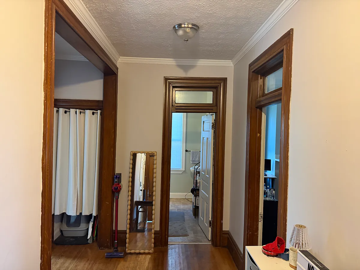 Building Photo - 240 W Riverview Ave #2