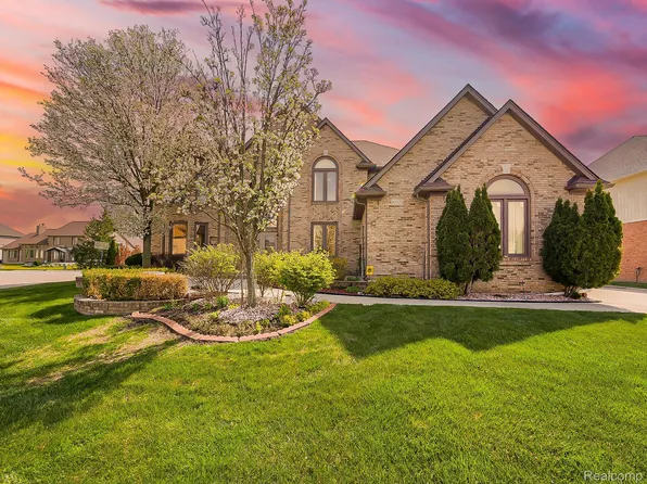 43376 Chester Dr, Sterling Heights, MI 48314