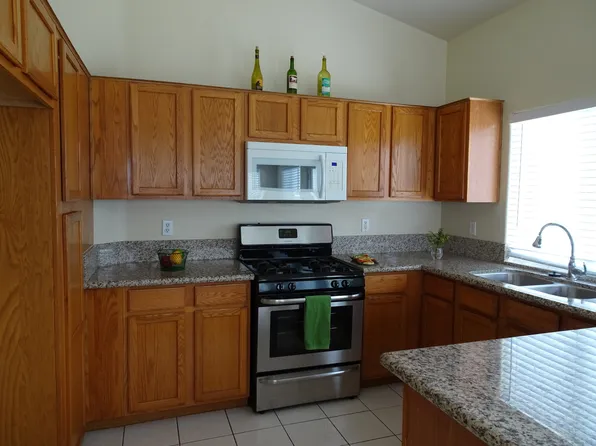 7110 Rogue River Dr, Bakersfield, CA 93313