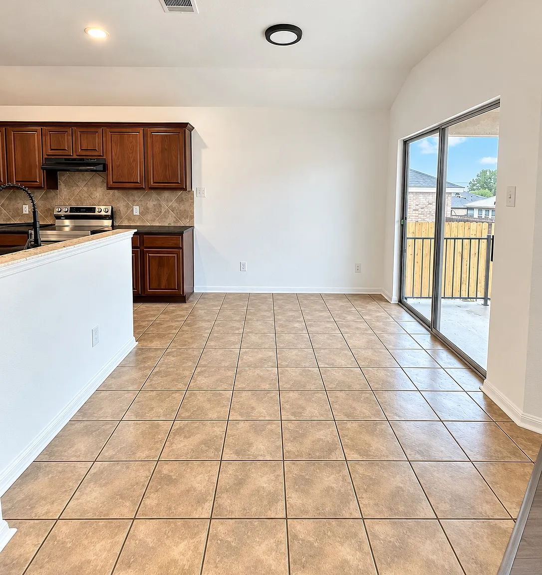 4 bed, 1645 sqft, $1,695 — Photo 3