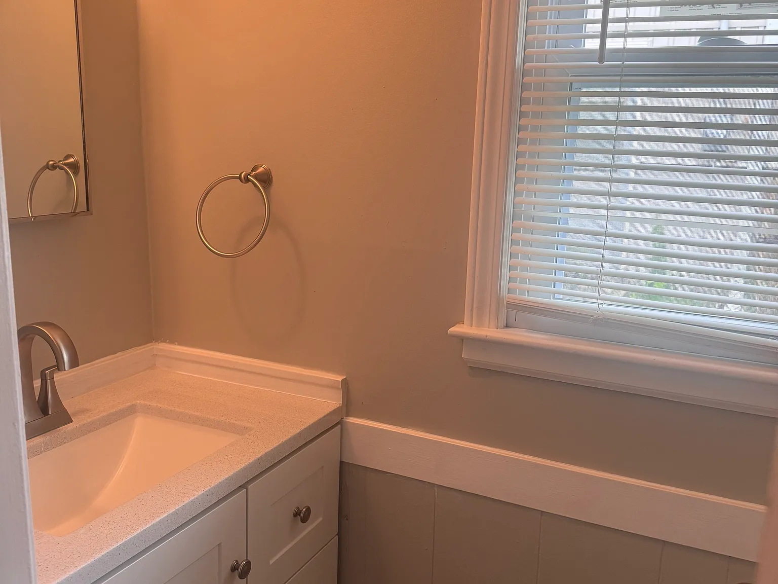 4 bed, 2.5 bath, 2186 sqft, $2,300 — Photo 4
