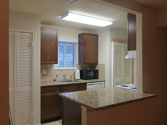 5th image of 12100 Melville Dr APT 408