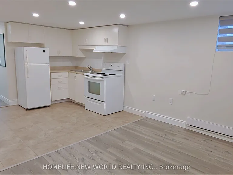 158 Coxwell Ave #BASEMENT — Photo 2