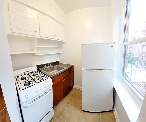 Rented by Metro Park Realty Inc | media 3