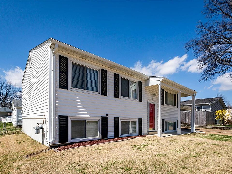 1st image of 2895 Foxwood Dr